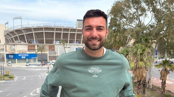 Álex Pastor, en la terraza de Diario SUR, con La Rosaleda en el fondo.