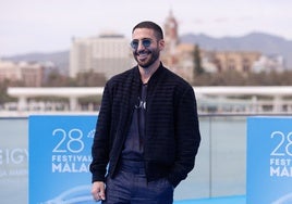 Miguel Ángel Silvestre en el photocall del Festival de Málaga.