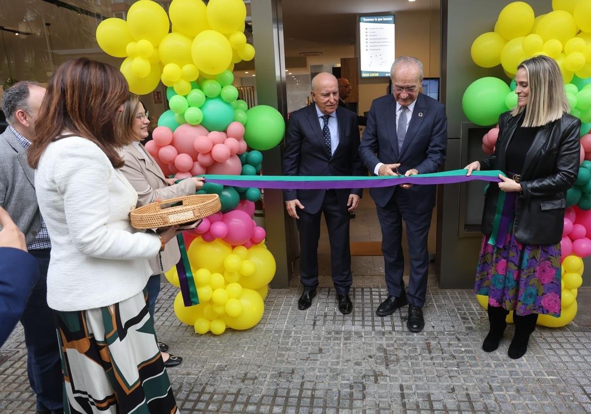 Juan Lucas estrena tienda tras cerrar su histórica en Armengual de la Mota