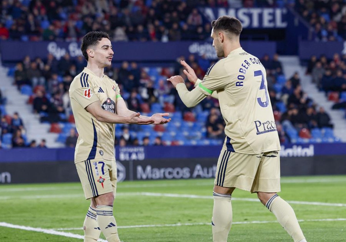 Dorrio celebra su gol frente al Levante con su compañero Rober Correa.