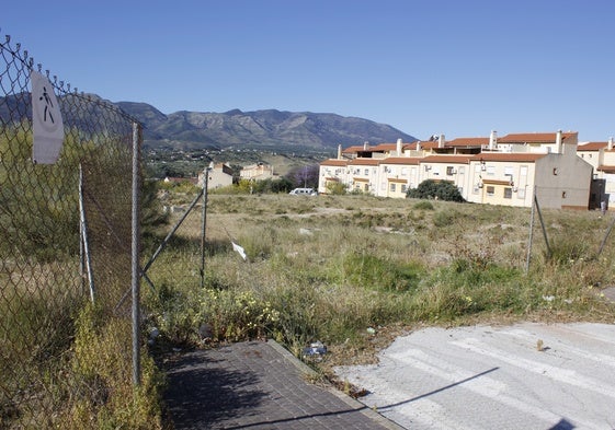 Terrenos sin construir, junto a las VPO que fueron construidas en Torrealquería.