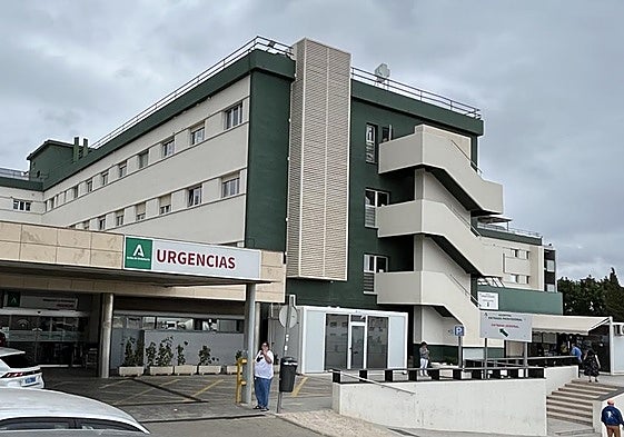 Fachada principal del Hospital Comarcal de la Axarquía.