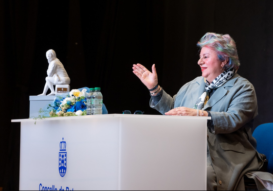Dolores Vázquez en el acto de entrega del XVII premio Úrsula Meléndez de Texeda en Betanzos (A Coruña).