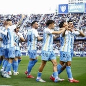 Los malaguistas celebran la consecución del primer gol del sábado ante el Racing de Ferrol, el tanto de Lobete.
