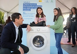 El presidente de la Junta, Juanma Moreno, en el acto de presentación de la campaña.