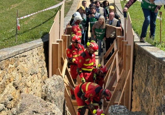 Del Pozo comprueba con el alcalde de Antequera los trabajos en el Dolmen de Viera