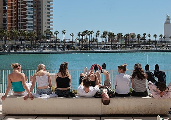 Málaga ha comenzado la semana con cielos despejados.