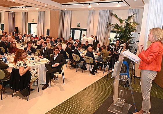 La alcaldesa de Marbella, Ángeles Muñoz, durante el almuerzo de socios de CIT Marbella.