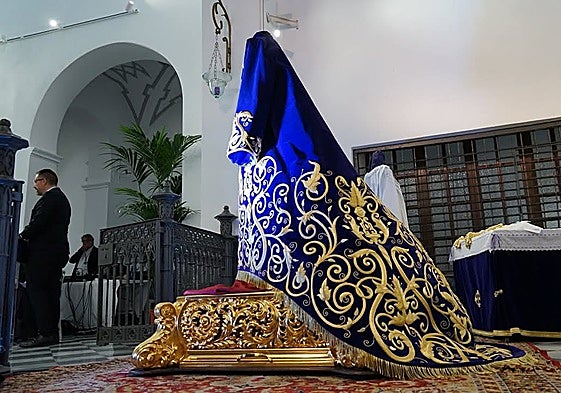 Aspecto de la nueva túnica del Nazareno de Coín.