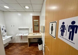 Uno de los nuevos baños adaptados a personas ostomizadas.