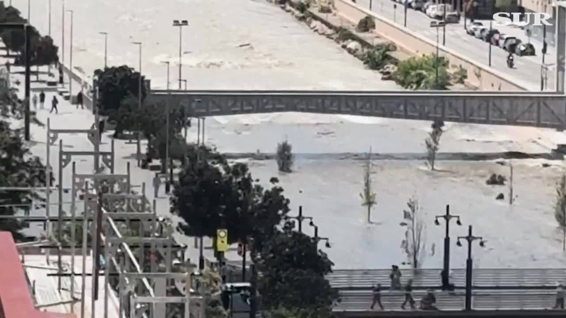 Así ha sido el gran desembalse desde la presa de El Limonero en Málaga para recuperar el umbral de seguridad y limpiarlo