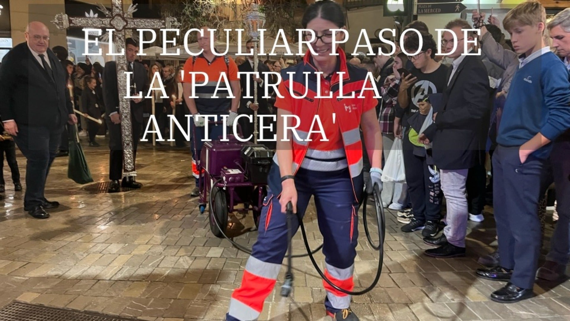 El peculiar paso de la 'patrulla anticera' en la Semana Santa de Málaga 2025