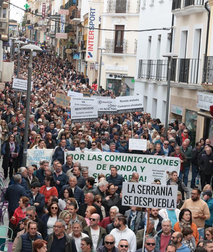 Imagen secundaria 2 - Multitudinaria manifestación en Ronda para exigir mejores comunicaciones