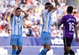 Chupete y Juanpe se lamentan en una acción del partido.