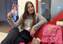 María Figueroa, conocida como 'la niña del pompón', en la redacción de SUR tras la entrevista.