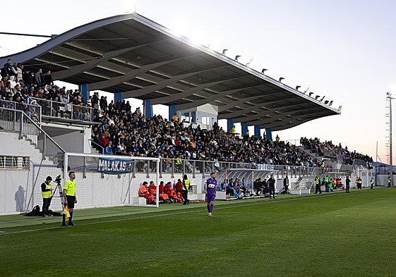 La grada llena del campo principal de la Ciudad Deportiva.