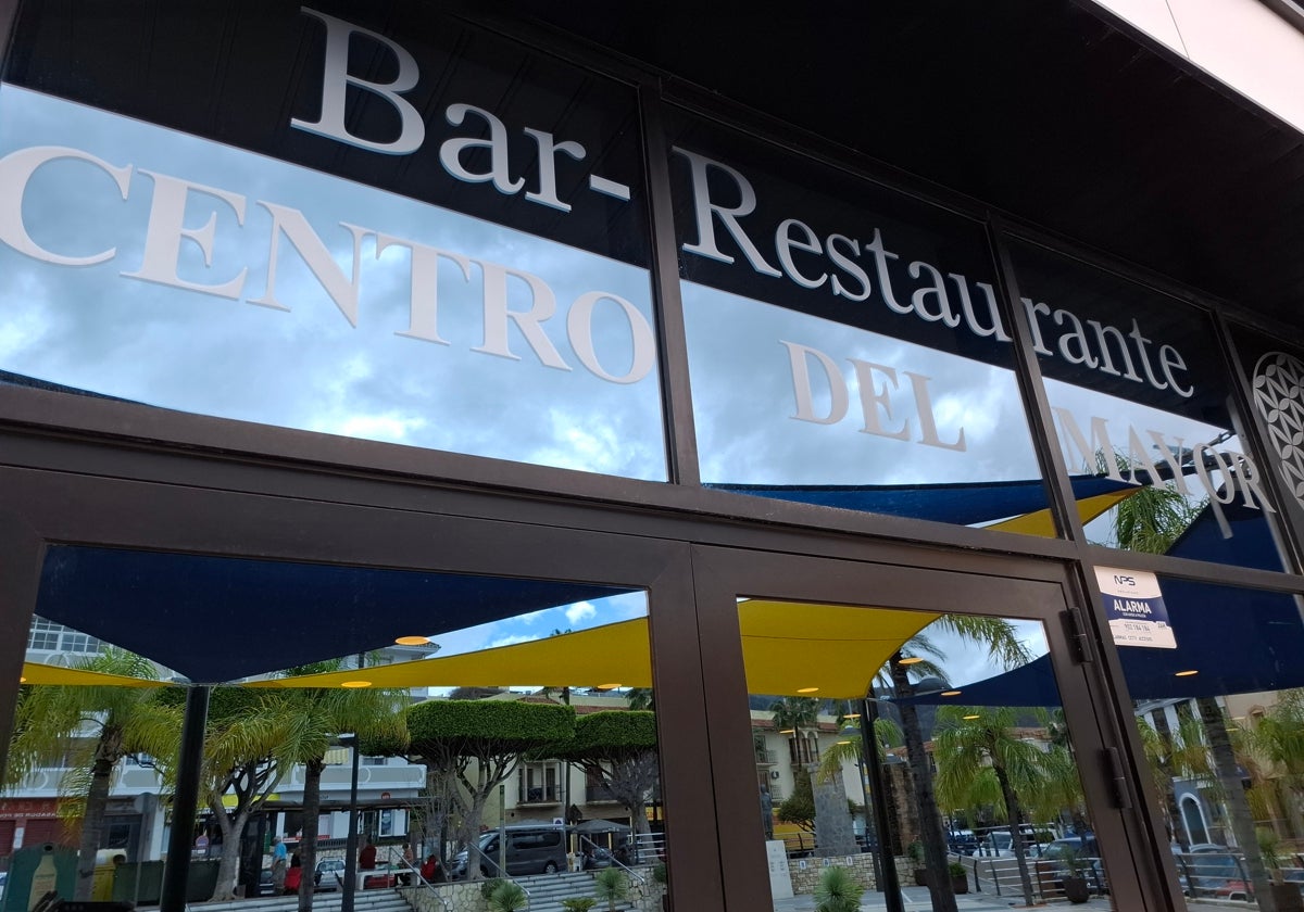 Cuatro ofertas para la reapertura del bar del Centro del Mayor de Alhaurín de la Torre