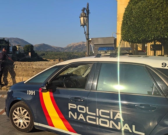 El aviso de un legionario frusta un robo nocturno en un supermercado de Ronda