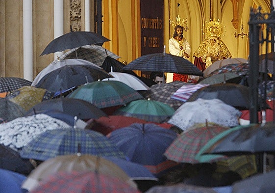 La lluvia obligó a recortar el recorrido del traslado en 2007.