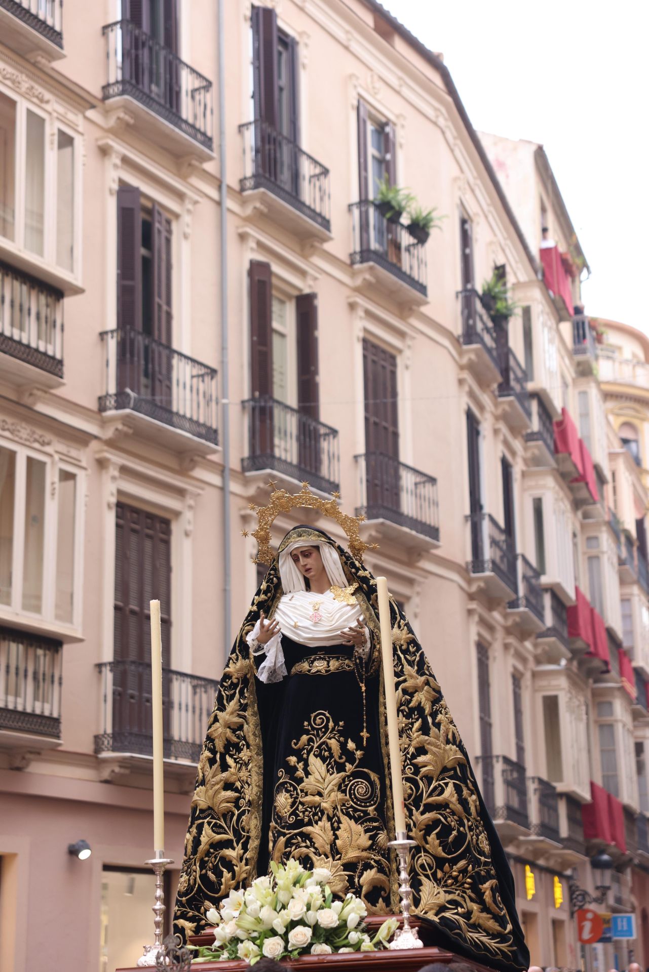 Traslados y procesiones del Sábado de Pasión en Málaga 2025