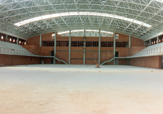 Última fase de la construcción del pabellón de la UMA