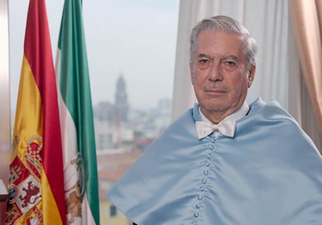 El escritor, investido doctor honoris causa por la UMA.