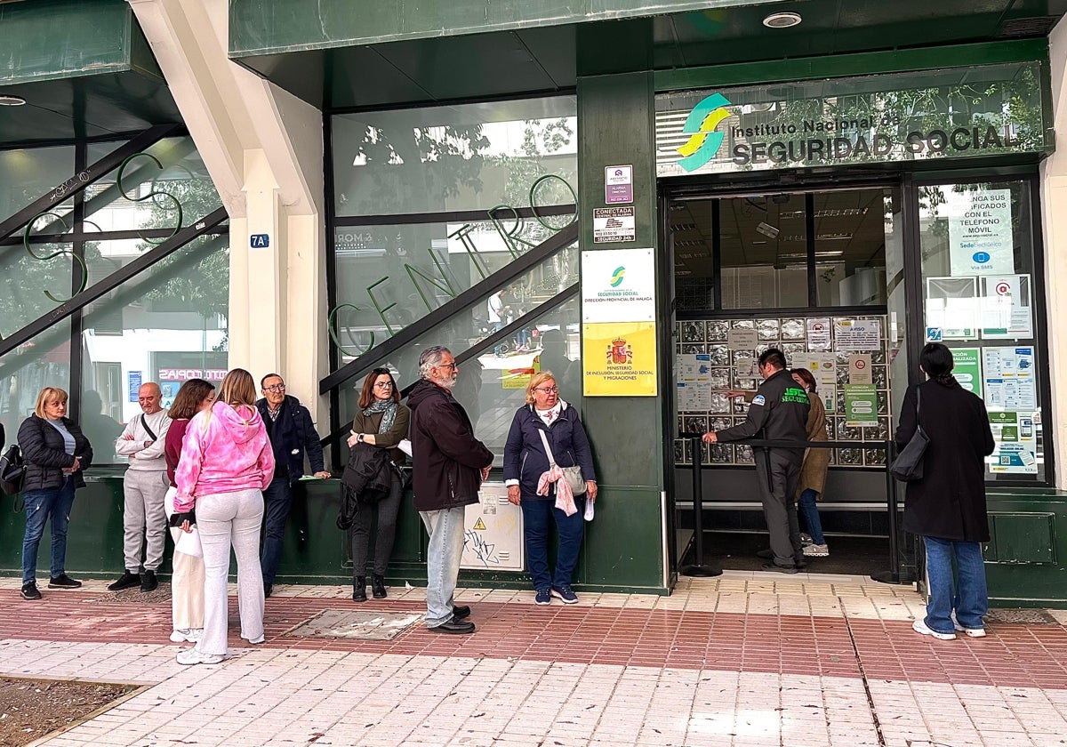 Las administraciones mantienen la barrera de la cita previa obligatoria para atender al ciudadano en Málaga