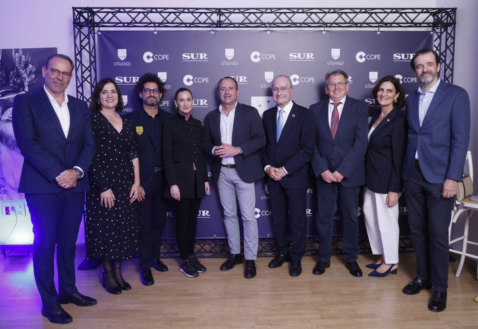 Justo Fuentes, Ana Barreales, Paco Ávila, Elisa Pérez de Siles, Manolo Castillo, Francisco de la Torre, Juan de Dios Jiménez, Trinidad Jiménez y Antonio González. 