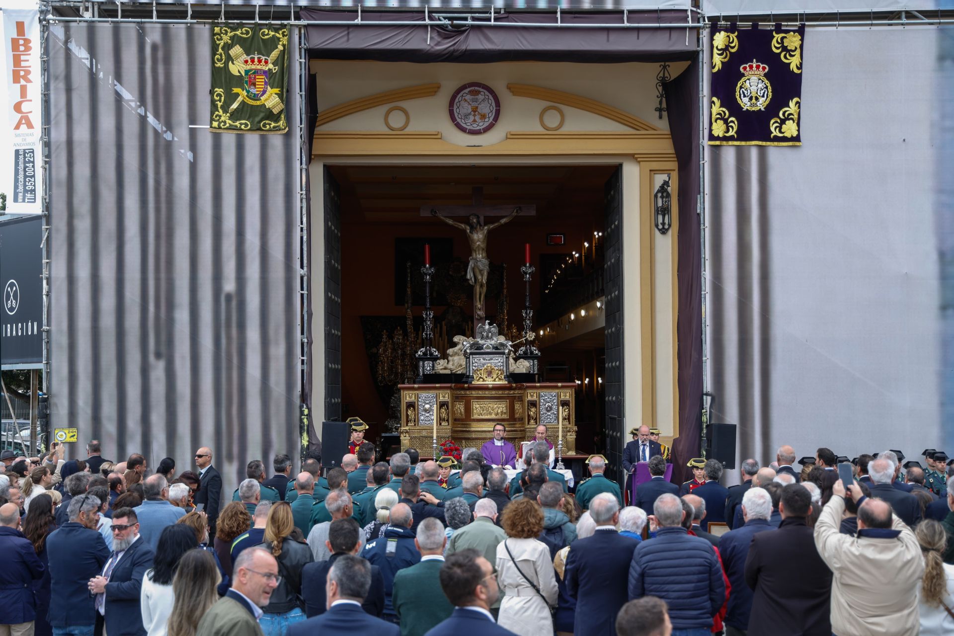 Misa de campaña de la Guardia Civil ante el Santísimo Cristo de la Expiración.
