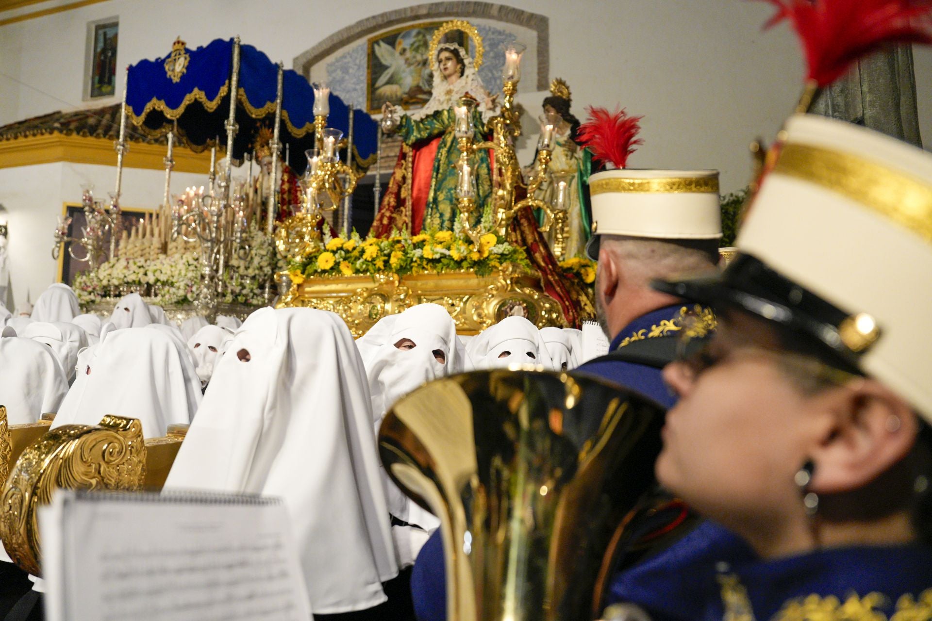 La procesión de la Virgen De La Encarnación, El Nazareno y Santa Marta de Marbella en fotos