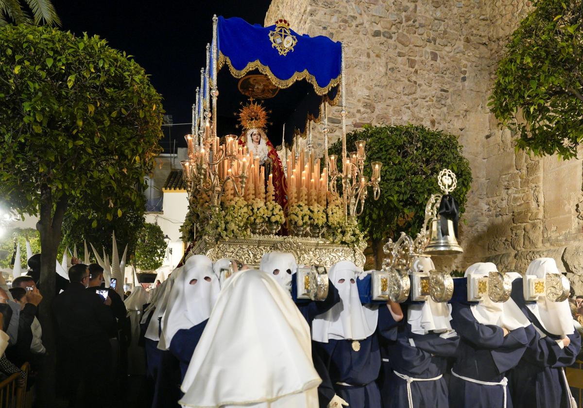 La procesión de la Virgen De La Encarnación, El Nazareno y Santa Marta de Marbella en fotos