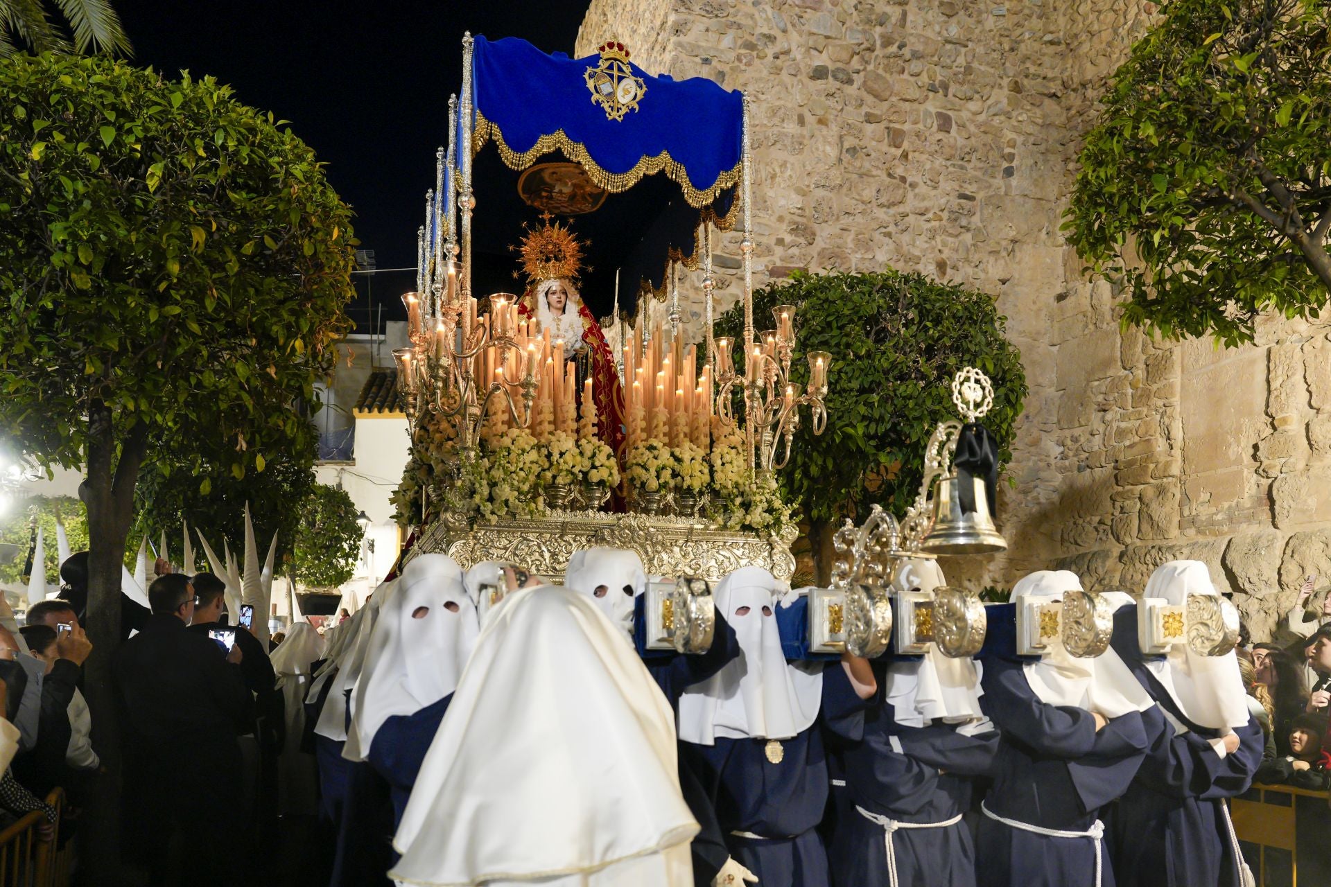 La procesión de la Virgen De La Encarnación, El Nazareno y Santa Marta de Marbella en fotos