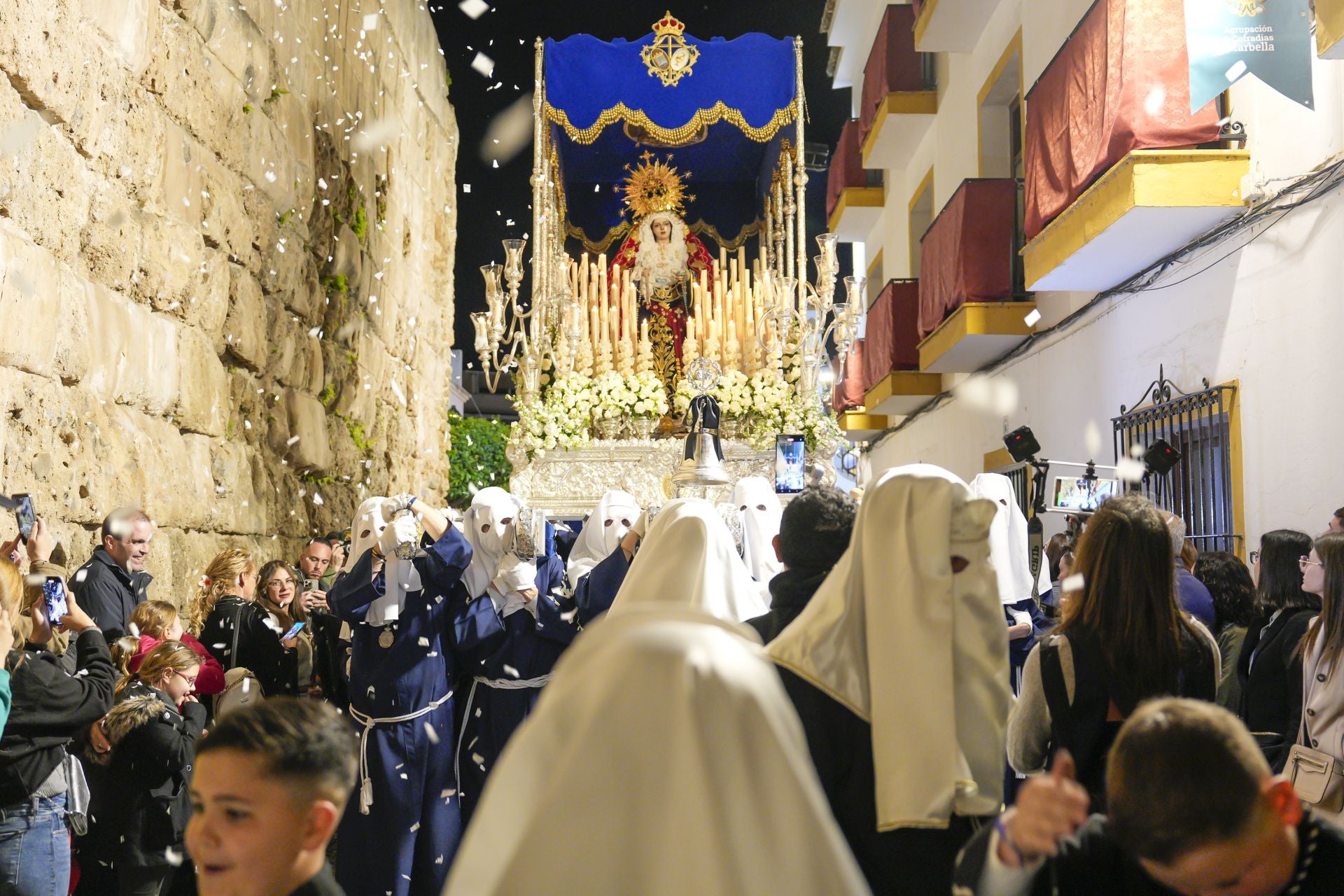 La procesión de la Virgen De La Encarnación, El Nazareno y Santa Marta de Marbella en fotos