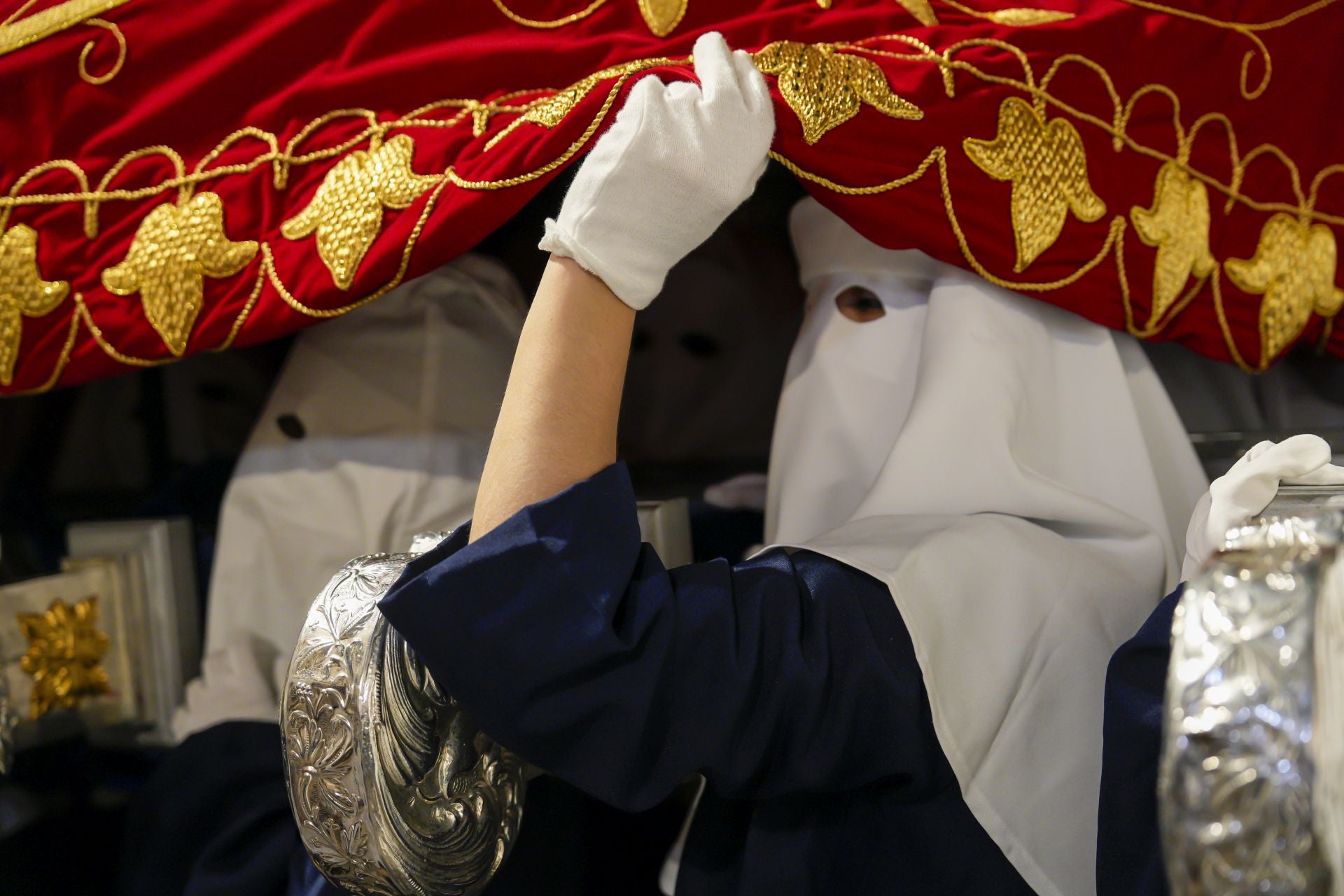 La procesión de la Virgen De La Encarnación, El Nazareno y Santa Marta de Marbella en fotos
