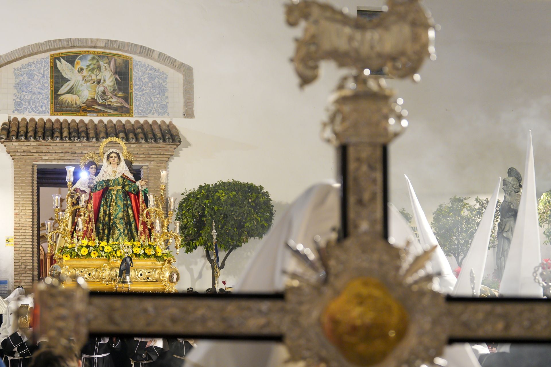 La procesión de la Virgen De La Encarnación, El Nazareno y Santa Marta de Marbella en fotos
