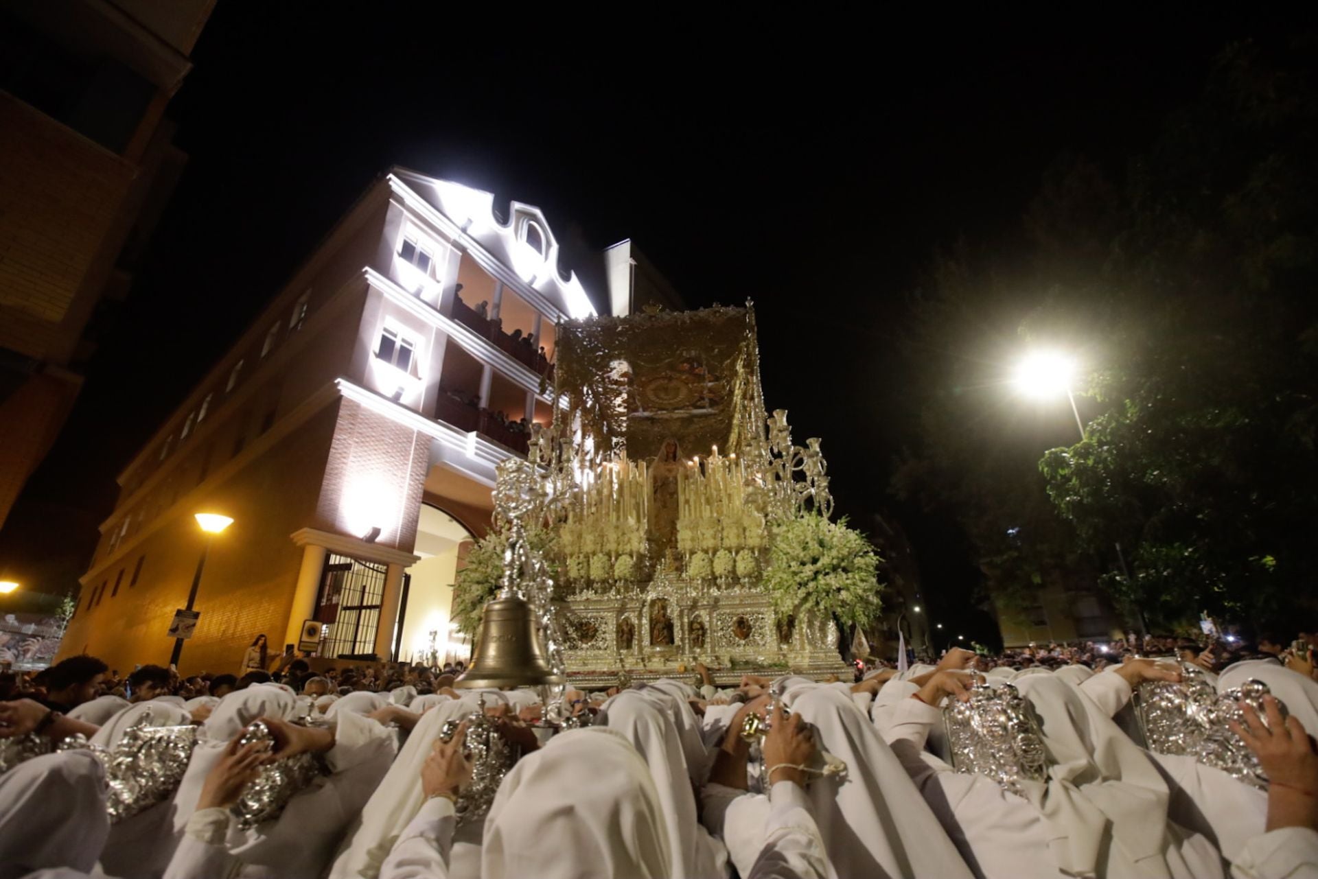 Momentos de la procesión de El Rocío