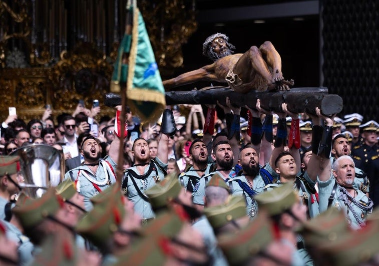 Vídeo: La Legión entona 'El novio de la muerte'