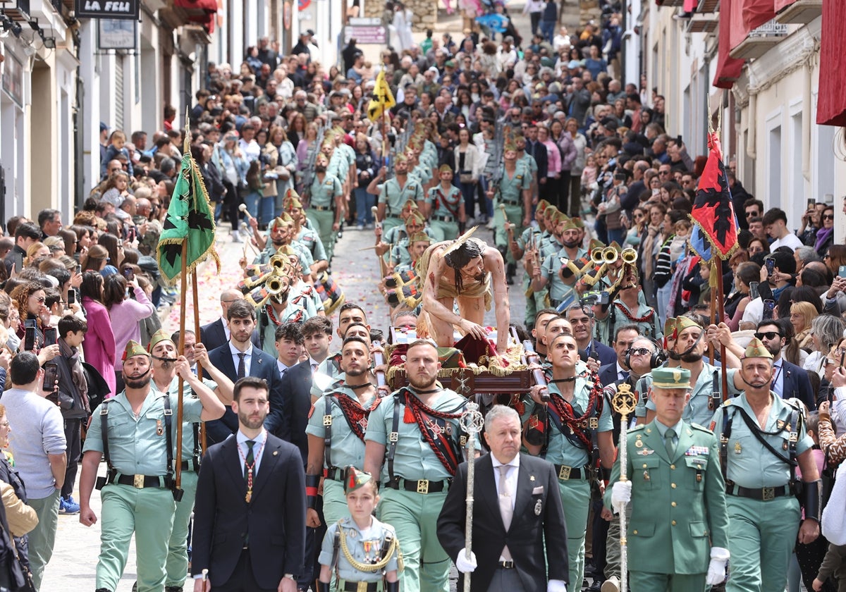 La Legión desembarca en Antequera y hace el traslado del Mayor Dolor antes de su procesión