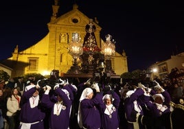 El Señor del Rescate en la complicada salida de su iglesia trinitaria