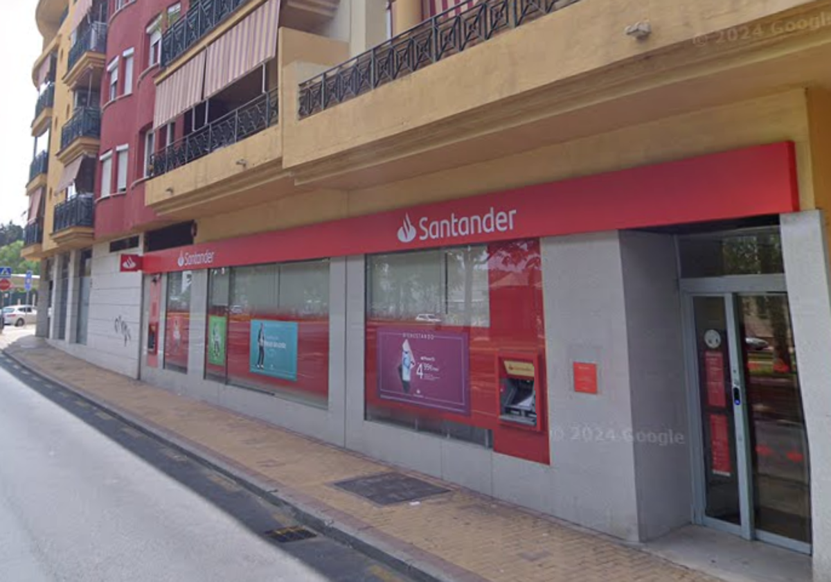 En veinte minutos y 140.000 euros de botín: así fue el último atraco a un banco en Málaga