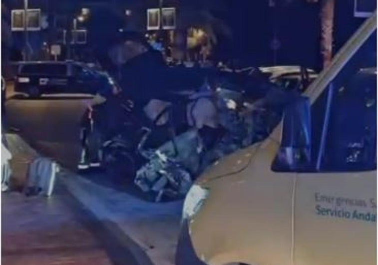 Dos fallecidos y tres heridos graves en un accidente de tráfico en el Paseo Marítimo de Fuengirola
