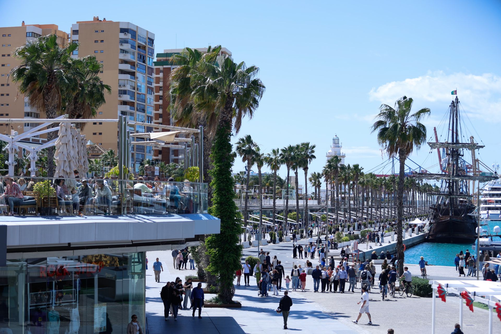 Málaga exprime la Semana Santa con un sábado al completo