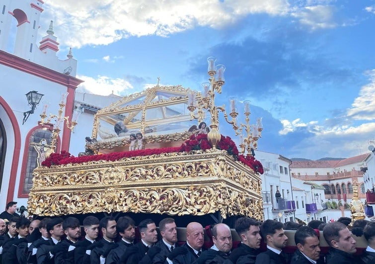 La lluvia frustra la única procesión del Sábado Santo en Málaga