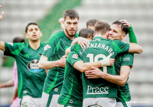 Los jugadores del Ferrol celebran su gol ante el Eldense.