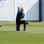 Pellicer da instrucciones a sus futbolistas durante una sesión reciente.