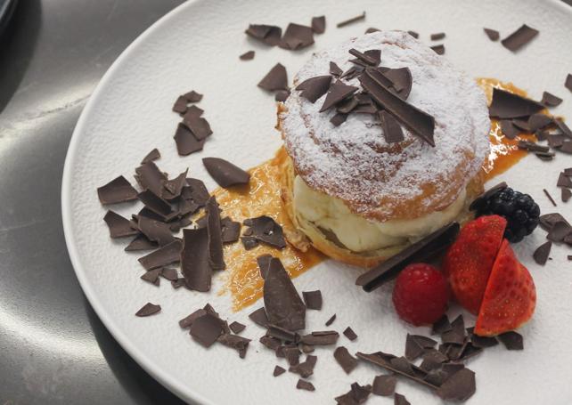 Ensaimada con crema pastelera de Baileys