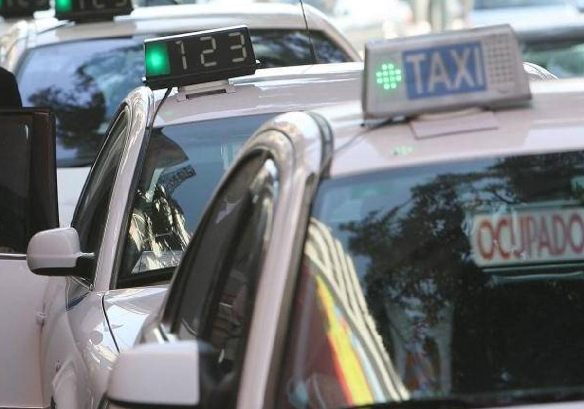 Hace un 'simpa' y amenaza con apuñalar al taxista en Málaga