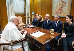 El Papa pone en valor el hermanamiento de Málaga y Sevilla por la procesión en Roma