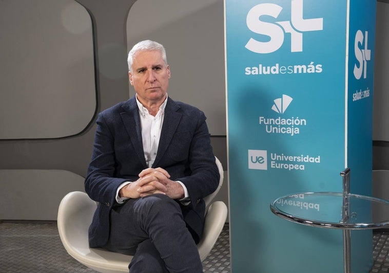 Miguel Ángel Arráez afirma que este tipo de procedimientos está indicado cuando hay que hacer una fijación vertebral.