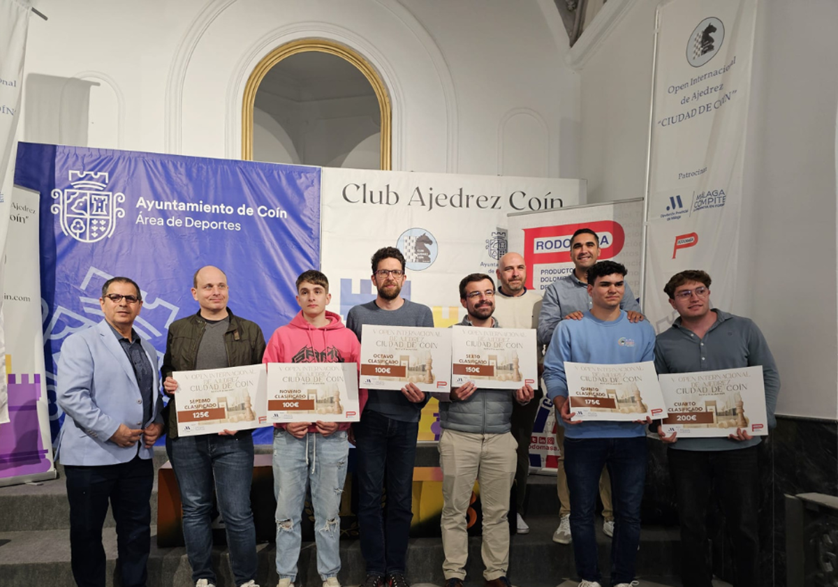 Imagen principal - Algunos de los ganadores del V Open Internacional de Ajedrez 'Ciudad de Coín'